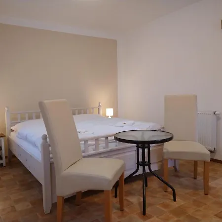 Couette-café Maly Mnich Mníšek pod Brdy
