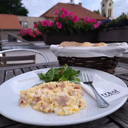 Maly Mnich Couette-café